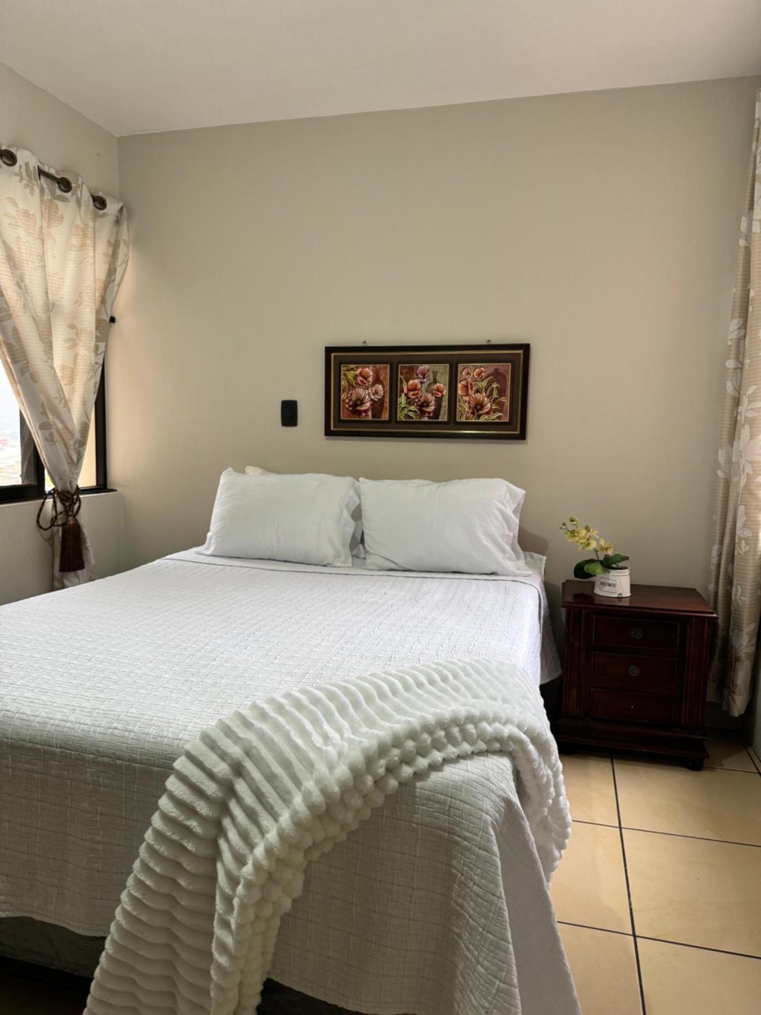 דירות קצאלטננגו Amplio Apartamento, En Colonia Cerezos, Tercer Nivel מראה חיצוני תמונה
